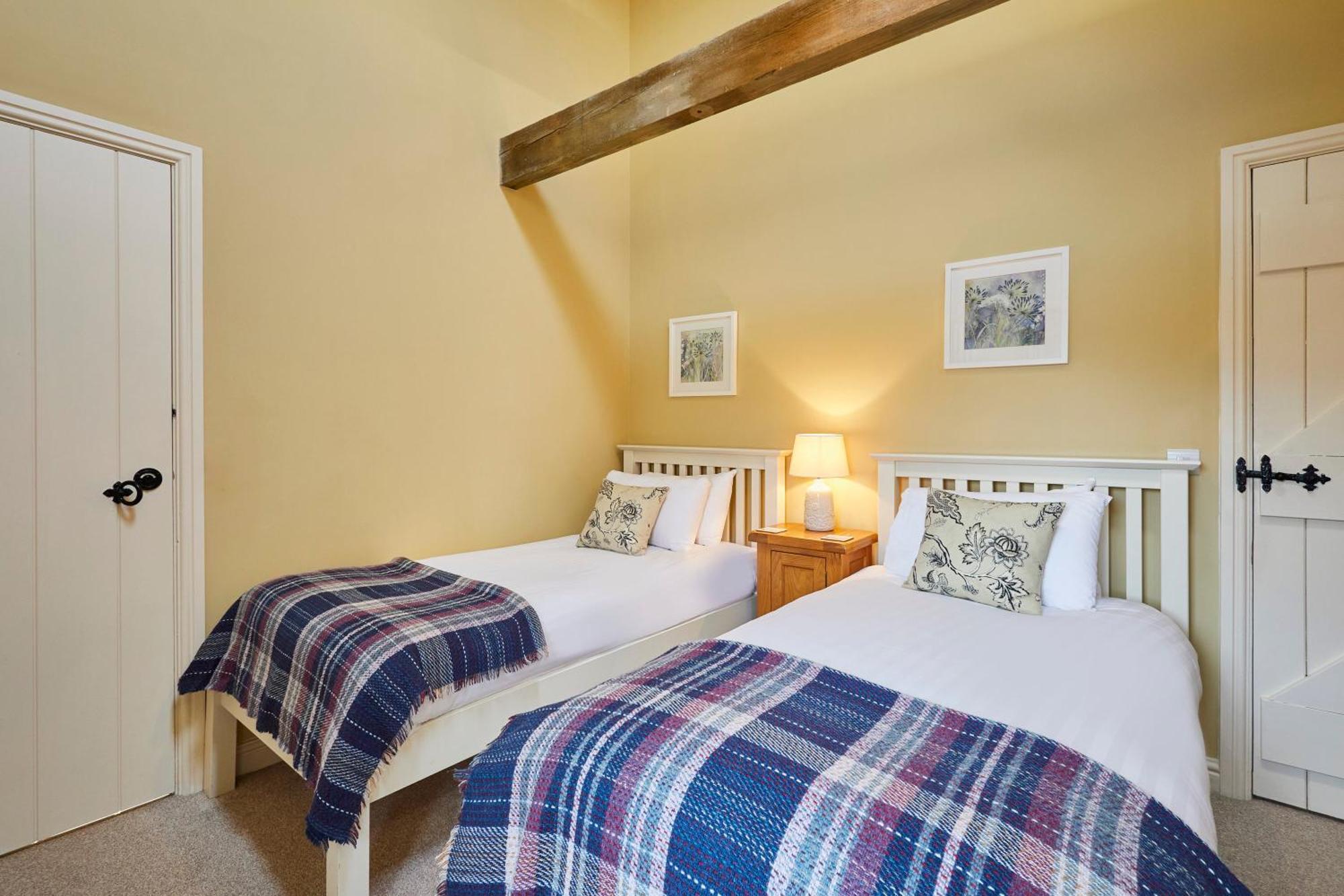 Host & Stay - Tithe Barn Cottages Easington Exterior foto